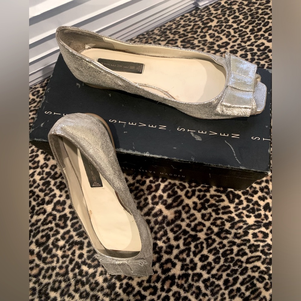 Steve Madden opened toe flats